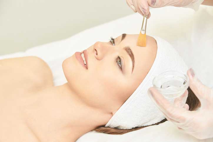 Women on SPA parlor treatment