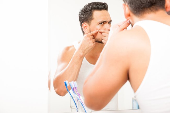 Man looking Blackhead in mirror